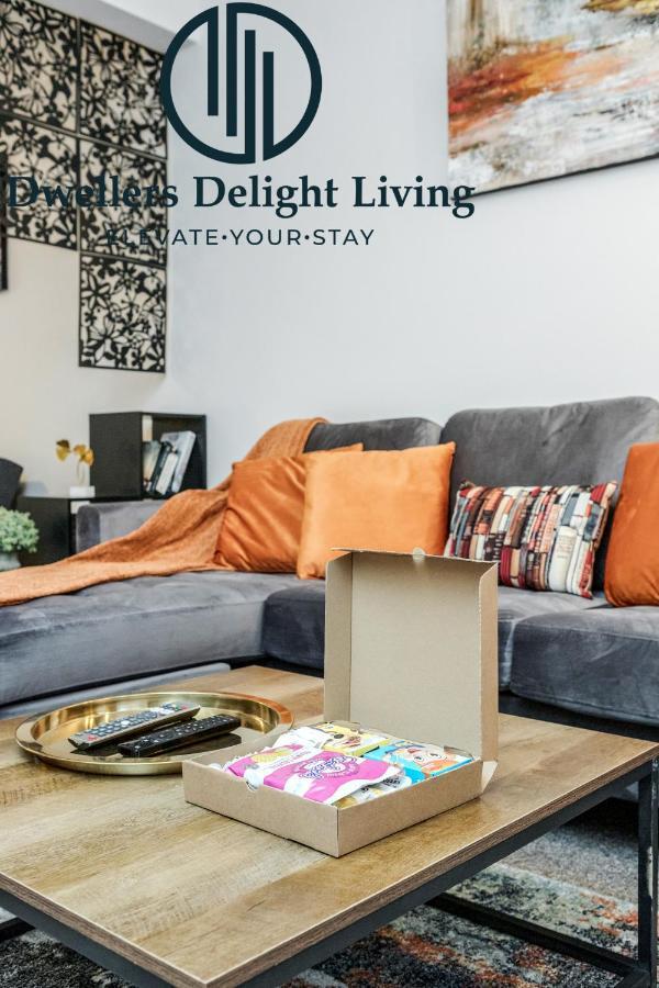 צ'יגוול Dwellers Delight Living Ltd Serviced Accommodation Fabulous House 3 Bedroom, Hainault Prime Location ,Greater London With Parking & Wifi, 2 Bathroom, Garden מראה חיצוני תמונה