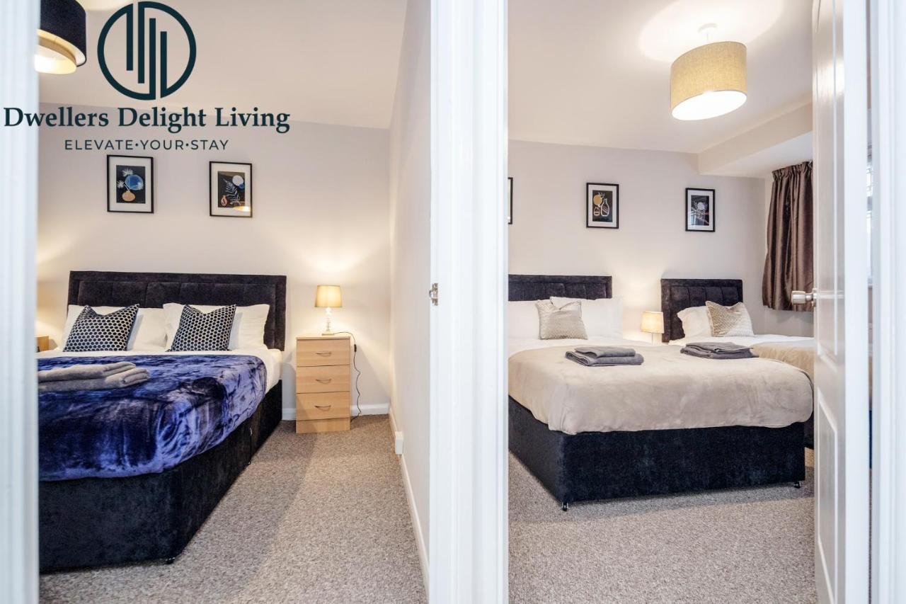 צ'יגוול Dwellers Delight Living Ltd Serviced Accommodation Fabulous House 3 Bedroom, Hainault Prime Location ,Greater London With Parking & Wifi, 2 Bathroom, Garden מראה חיצוני תמונה