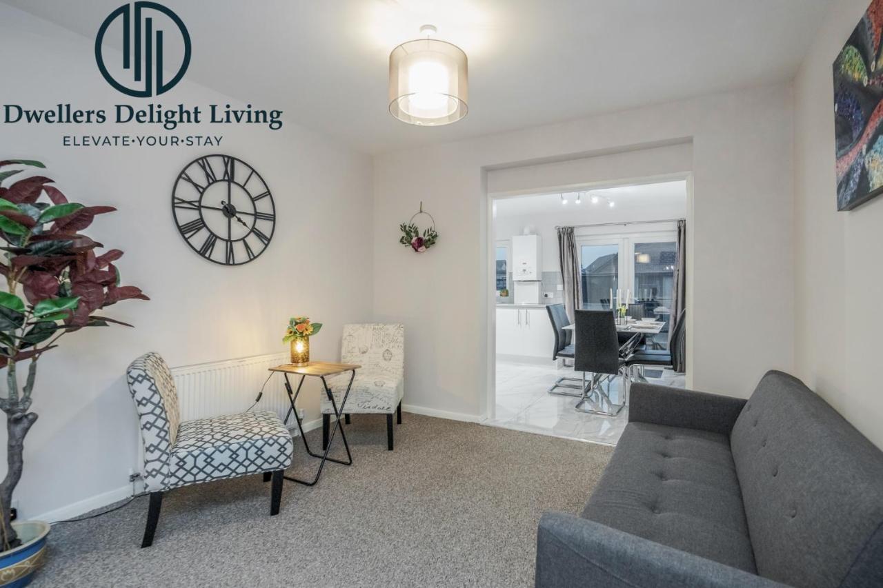 צ'יגוול Dwellers Delight Living Ltd Serviced Accommodation Fabulous House 3 Bedroom, Hainault Prime Location ,Greater London With Parking & Wifi, 2 Bathroom, Garden מראה חיצוני תמונה