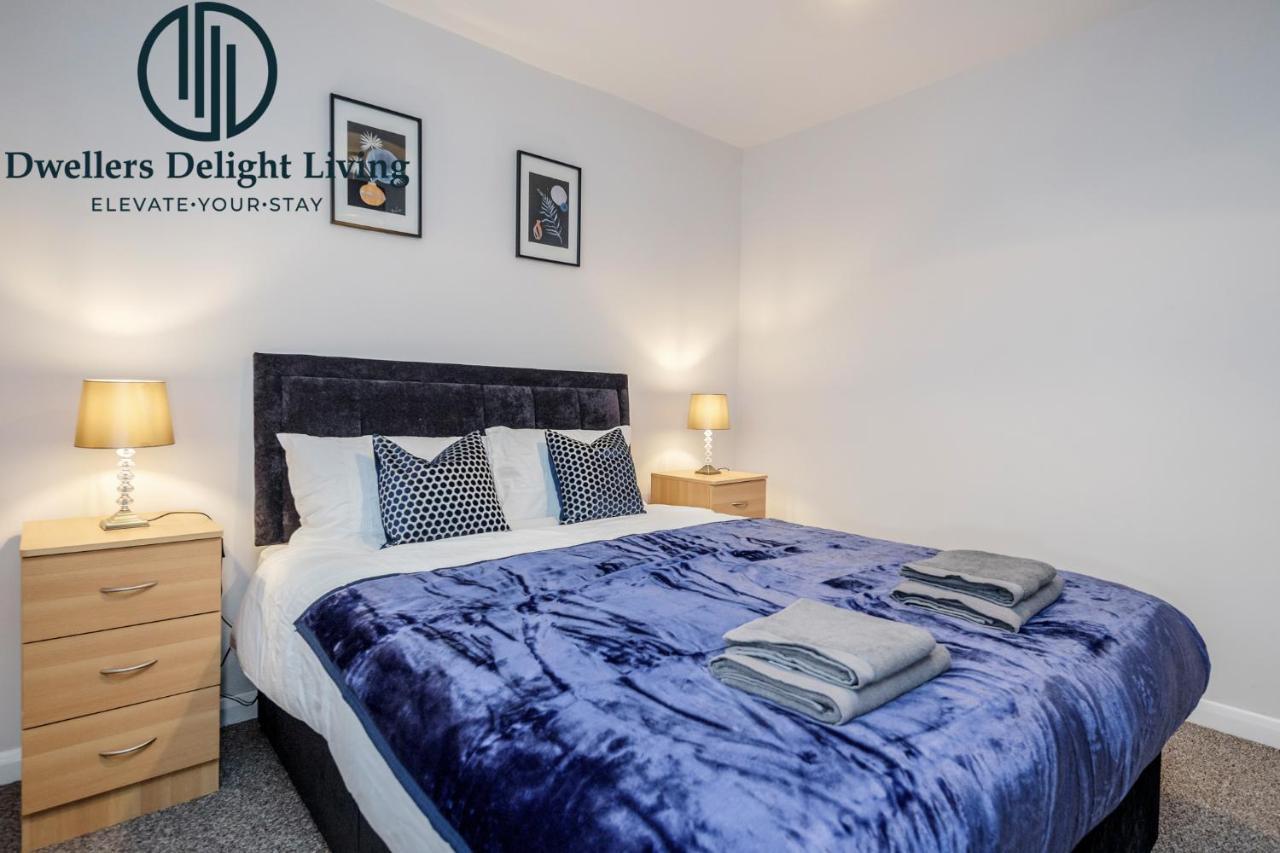 צ'יגוול Dwellers Delight Living Ltd Serviced Accommodation Fabulous House 3 Bedroom, Hainault Prime Location ,Greater London With Parking & Wifi, 2 Bathroom, Garden מראה חיצוני תמונה