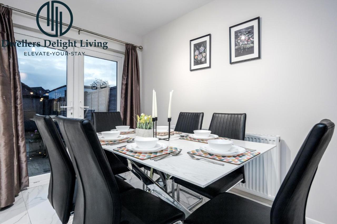 צ'יגוול Dwellers Delight Living Ltd Serviced Accommodation Fabulous House 3 Bedroom, Hainault Prime Location ,Greater London With Parking & Wifi, 2 Bathroom, Garden מראה חיצוני תמונה