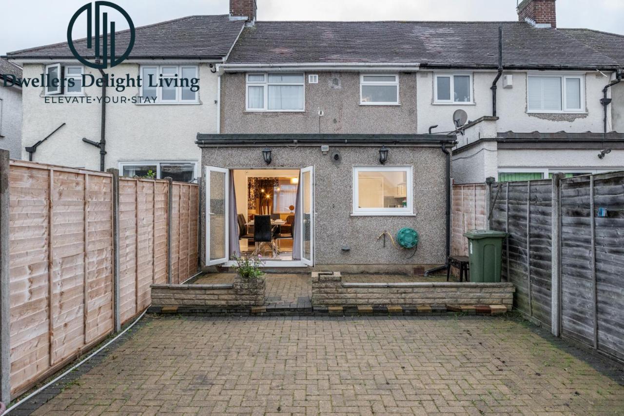 צ'יגוול Dwellers Delight Living Ltd Serviced Accommodation Fabulous House 3 Bedroom, Hainault Prime Location ,Greater London With Parking & Wifi, 2 Bathroom, Garden מראה חיצוני תמונה