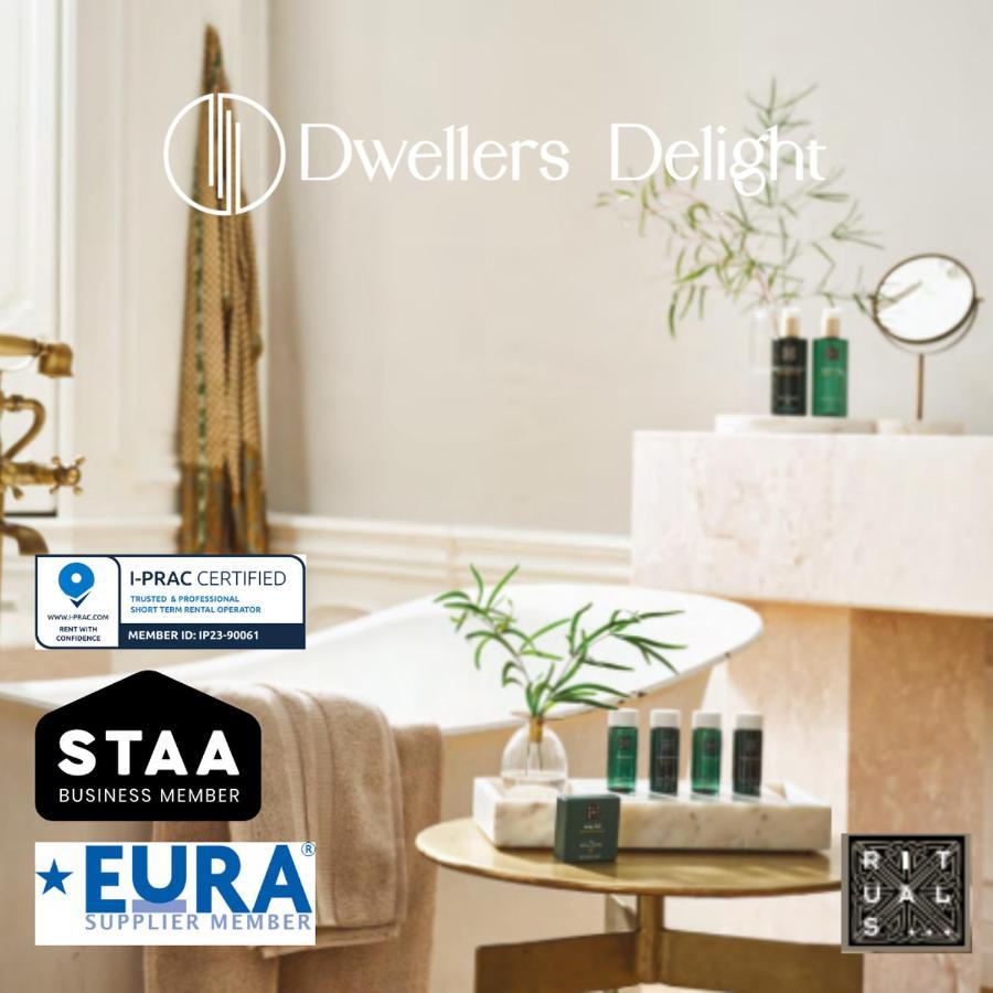 צ'יגוול Dwellers Delight Living Ltd Serviced Accommodation Fabulous House 3 Bedroom, Hainault Prime Location ,Greater London With Parking & Wifi, 2 Bathroom, Garden מראה חיצוני תמונה